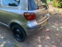 Zilver Gebruikt 2004 Toyota Yaris Hatchback | € 1.200 (Goede deal)