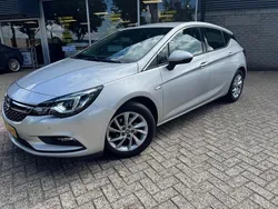 Grijs, metallic lak Gebruikt 2018 Opel Astra Innovation Hatchback | € 10.950 (Eerlijke prijs)
