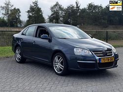 Grijs Gebruikt 2006 VW Jetta Trendline Sedan | € 2.899 (Eerlijke prijs)