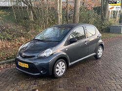 Grijs Gebruikt 2012 Toyota Aygo Comfort Hatchback | € 3.499 (Eerlijke prijs)