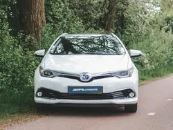 Wit Gebruikt 2015 Toyota Auris Touring Sports Stationwagen | € 12.750 (Eerlijke prijs)