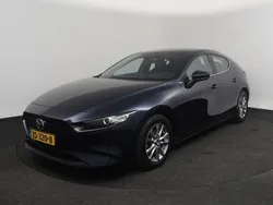 Deep crystal blue (blauw metallic) Gebruikt 2019 Mazda 3 Comfort Hatchback | € 20.450 (Eerlijke prijs)