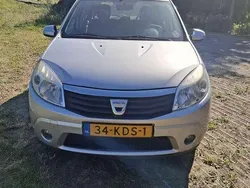 Zilver Gebruikt 2009 Dacia Sandero Lauréate Hatchback | € 1.500 (Eerlijke prijs)