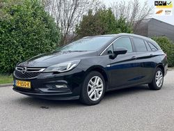 Zwart Gebruikt 2017 Opel Astra Edition Stationwagen | € 10.950 (Eerlijke prijs)