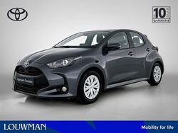 Zilver metallic Gebruikt 2022 Toyota Yaris Business Edition Hatchback | € 18.950 (Eerlijke prijs)