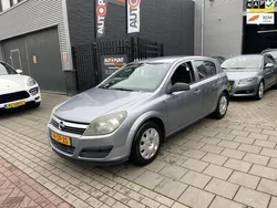 Grijs Gebruikt 2006 Opel Astra Essentia Hatchback | € 2.499 (Eerlijke prijs)