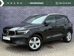 Zwart Gebruikt 2023 Volvo XC40 Core SUV | € 38.899 (Eerlijke prijs)