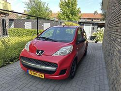 Rood Gebruikt 2011 Peugeot 107 Hatchback | € 3.450 (Eerlijke prijs)
