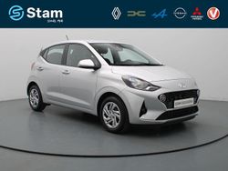 Grijs, metallic lak Gebruikt 2022 Hyundai i10 Comfort Hatchback | € 13.490 (Eerlijke prijs)