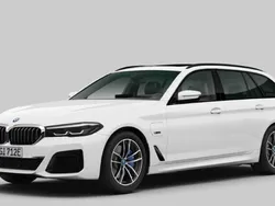 Wit Gebruikt 2022 BMW 530e Executive Stationwagen | € 42.880 (Eerlijke prijs)