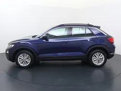 Blauw, metallic lak Gebruikt 2020 VW T-Roc Style SUV | € 24.440 (Eerlijke prijs)