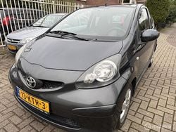 Grijs Gebruikt 2006 Toyota Aygo Hatchback | € 2.450 (Eerlijke prijs)