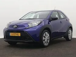 Blauw Gebruikt 2024 Toyota Aygo Play Hatchback | € 19.245 (Goede deal)