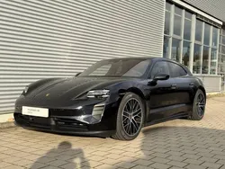 Zwart Gebruikt 2023 Porsche Taycan GTS Sport Turismo Sedan | € 91.639 (Super prijs)