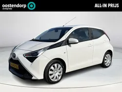 Wit Gebruikt 2020 Toyota Aygo X-play Hatchback | € 9.995 (Eerlijke prijs)