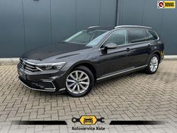 Grijs Gebruikt 2021 VW Passat GTE Stationwagen | € 20.635 (Goede deal)