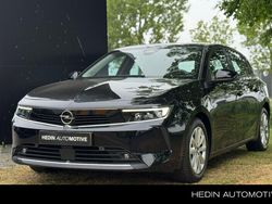Zwart Gebruikt 2022 Opel Astra Edition Hatchback | € 18.445 (Eerlijke prijs)