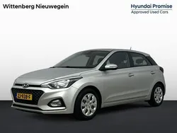 Sleek silver metallic (rys) Gebruikt 2019 Hyundai i20 Comfort Hatchback | € 14.400 (Eerlijke prijs)