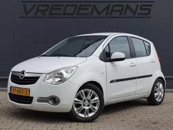 Wit, metallic lak Gebruikt 2010 Opel Agila Edition Hatchback | € 1.750