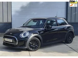 Zwart, metallic lak Gebruikt 2022 Mini ONE Business Hatchback | € 20.450