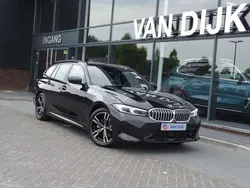 Zwart, metallic lak Gebruikt 2024 BMW 330 M Sport Stationwagen | € 48.850 (Eerlijke prijs)