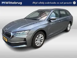Grijs Gebruikt 2025 Skoda Octavia Stationwagen | € 35.800 (Duur)