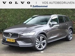 Grijs Gebruikt 2023 Volvo V60 CC Plus Stationwagen | € 56.450 (Eerlijke prijs)