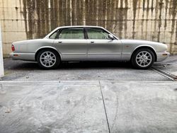 Grijs Gebruikt 1998 Jaguar XJ8 Executive Sedan | € 14.000