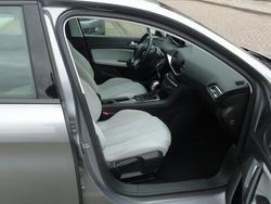 Grijs Gebruikt 2017 Peugeot 308 Allure Hatchback | € 13.950 (Iets duurder)