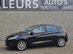 Zwart, metallic lak Gebruikt 2018 Ford Fiesta Trend Hatchback | € 10.950 (Eerlijke prijs)