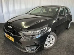 Zwart, metallic lak Gebruikt 2022 Kia Ceed Sportswagon Stationwagen | € 18.875 (Eerlijke prijs)