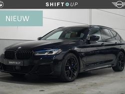 Zwart Gebruikt 2022 BMW 530e M Sport Stationwagen | € 41.940 (Eerlijke prijs)