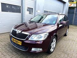 Rood Gebruikt 2009 Skoda Octavia Stationwagen | € 2.995 (Eerlijke prijs)