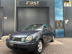 Blauw Gebruikt 2002 VW Polo Highline Hatchback | € 2.650 (Duur)