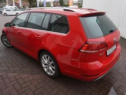 Rood Gebruikt 2018 VW Golf VII Highline Stationwagen | € 16.945 (Goede deal)