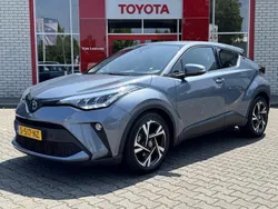 Grijs, metallic lak Gebruikt 2023 Toyota C-HR SUV | € 26.900 (Eerlijke prijs)