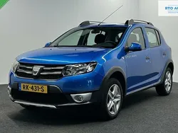 Blauw Gebruikt 2015 Dacia Sandero Lauréate Hatchback | € 7.250 (Eerlijke prijs)
