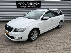 Wit Gebruikt 2014 Skoda Octavia Ambition Stationwagen | € 7.995 (Eerlijke prijs)
