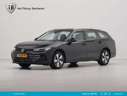 Grijs Gebruikt 2024 VW Passat Business Stationwagen | € 42.940