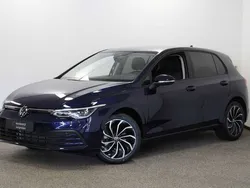 Blauw Gebruikt 2023 VW Golf VIII Life Hatchback | € 29.950 (Goede deal)