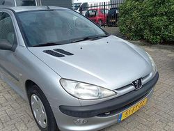 Zilver Gebruikt 2000 Peugeot 206 Hatchback | € 950 (Eerlijke prijs)