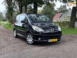 Zwart Gebruikt 2005 Peugeot 1007 Van | € 1.450