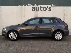 Grijs, metallic lak Gebruikt 2017 Audi A3 Sportback Proline Hatchback | € 16.900 (Eerlijke prijs)