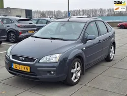 Grijs Gebruikt 2006 Ford Focus Ghia Hatchback | € 2.650 (Eerlijke prijs)