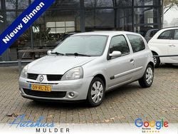 Grijs Gebruikt 2005 Renault Clio II Authentique Hatchback | € 599 (Goede deal)