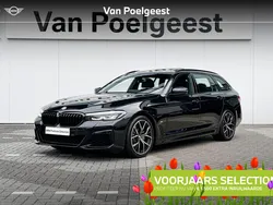 Zwart, metallic lak Gebruikt 2023 BMW 520 Comfort Edition Stationwagen | € 48.900 (Goede deal)