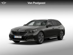 Sophistograu brillianteffect metallic (a90) (grijs metallic) Nieuw 2025 BMW 530e M Sport Stationwagen | € 87.018 (Goede deal)