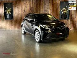 Zwart Gebruikt 2023 Toyota Aygo Envy Hatchback | € 19.900 (Eerlijke prijs)