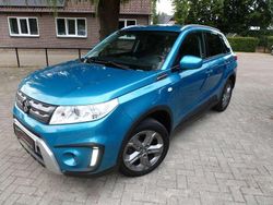 Blauw, metallic lak Gebruikt 2017 Suzuki Vitara SUV | € 15.950 (Eerlijke prijs)