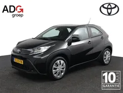 Zwart Gebruikt 2024 Toyota Aygo Play Hatchback | € 18.950 (Eerlijke prijs)